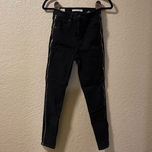 Levis Mile High Super Skinny